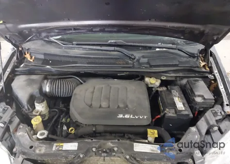 2015 Chrysler Town & Country Touring z USA, uszkodzony, nr VIN 2C4RC1BGXFR596893